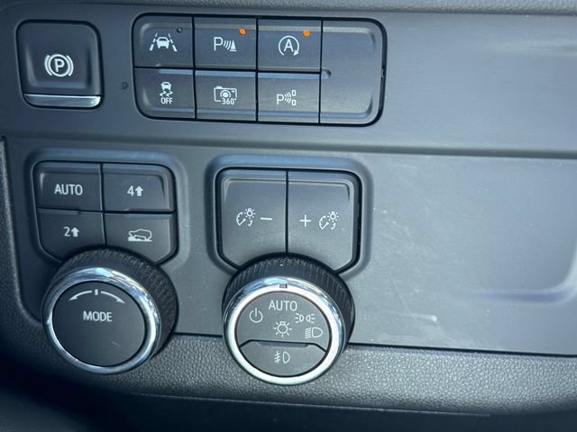 Certified 2025 Chevrolet Suburban Premier AWD/4WD image 22
