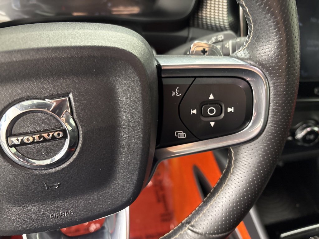 Used 2019 Volvo XC40 T5 R-Design image 21