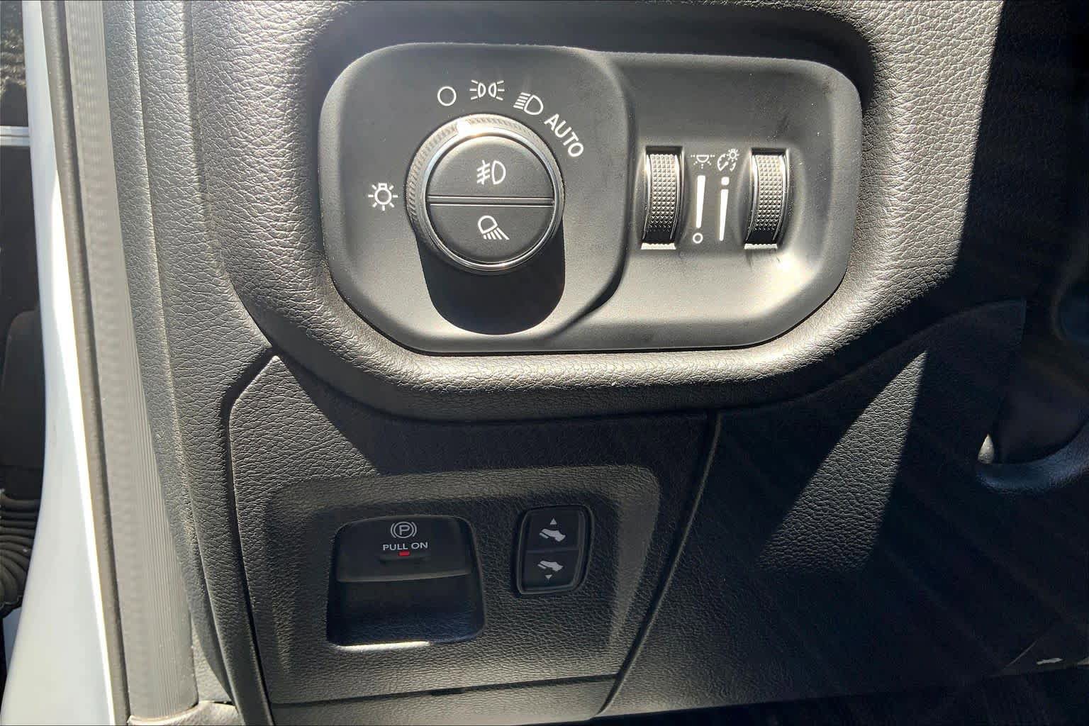Used 2025 RAM 1500 Laramie w/ Night Edition image 35