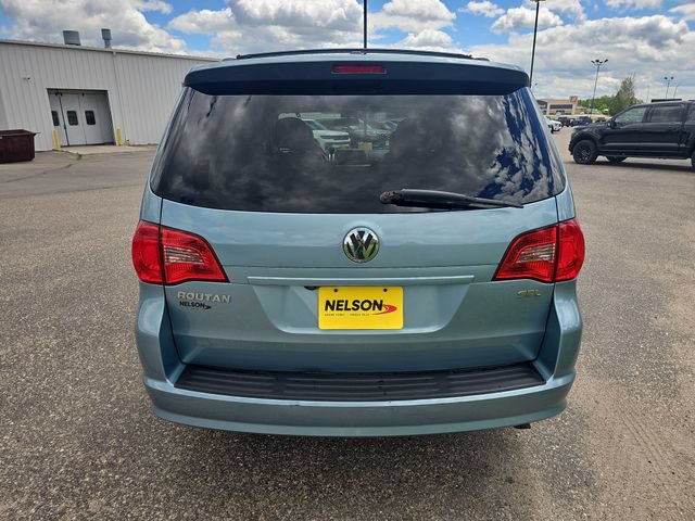 Used 2009 Volkswagen Routan SEL Premium FWD image 4