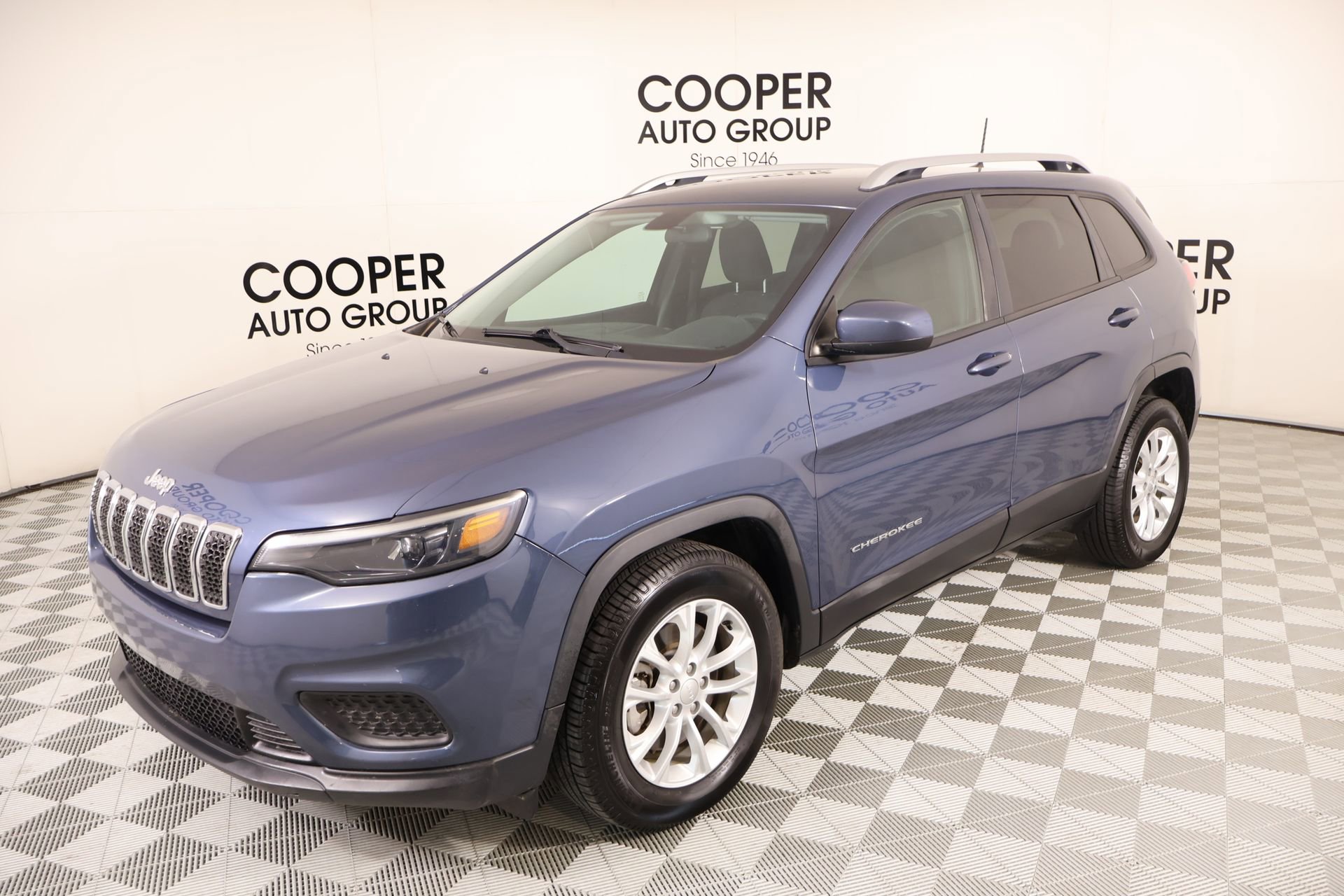 Used 2020 Jeep Cherokee Latitude w/ Cold Weather Group image 10