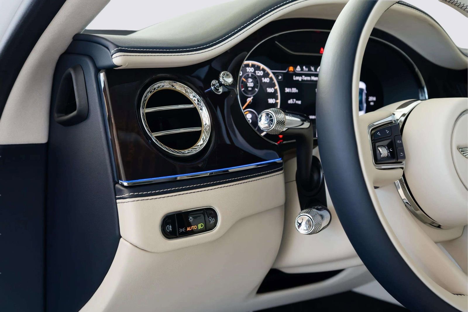 Used 2023 Bentley Flying Spur Azure AWD/4WD image 37