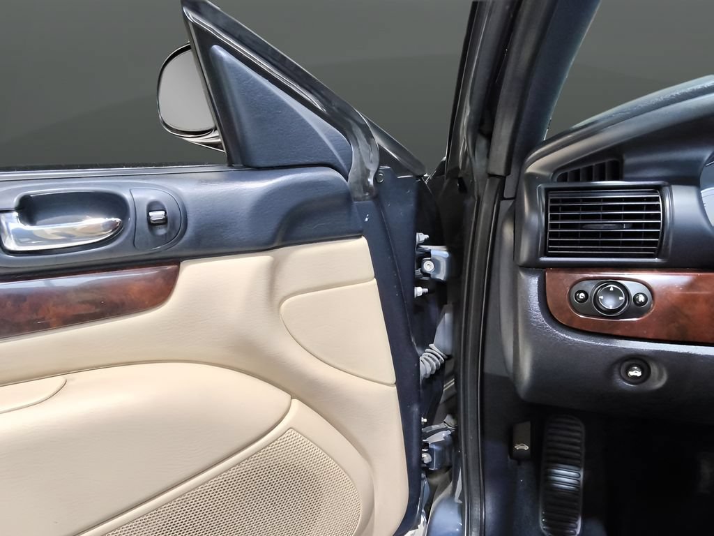 Used 2002 Chrysler Sebring Limited FWD image 27