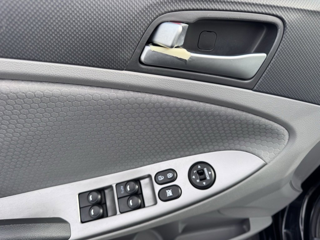 Used 2015 Hyundai Accent Sport image 17