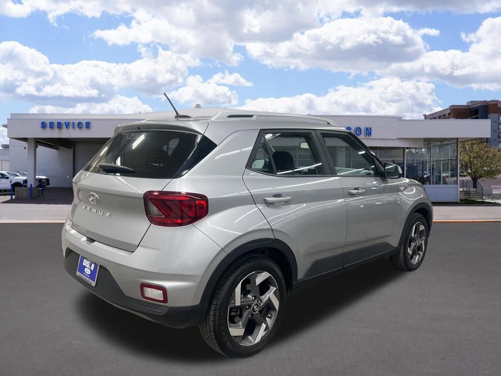 Used 2025 Hyundai Venue SEL image 3