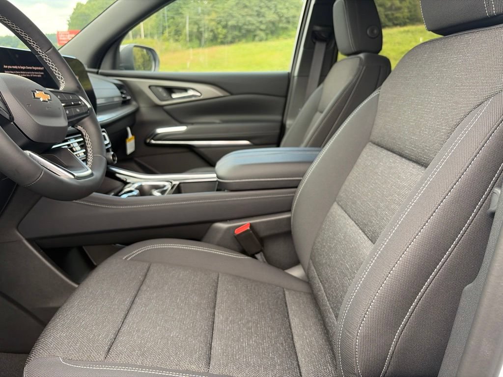 New 2026 Chevrolet Traverse LT w/ Driver Confidence Package AWD/4WD image 14