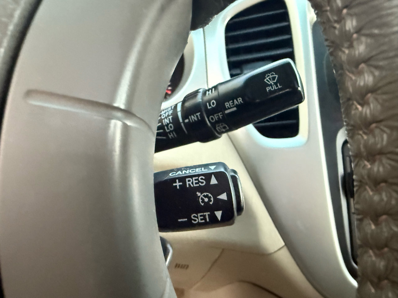 Used 2005 Toyota Highlander 4WD V6 w/ 3rd Row image 32