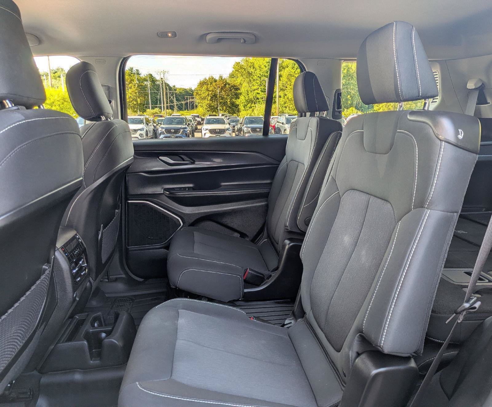 Used 2022 Jeep Grand Cherokee L Laredo w/ Luxury Tech Group I AWD/4WD image 23