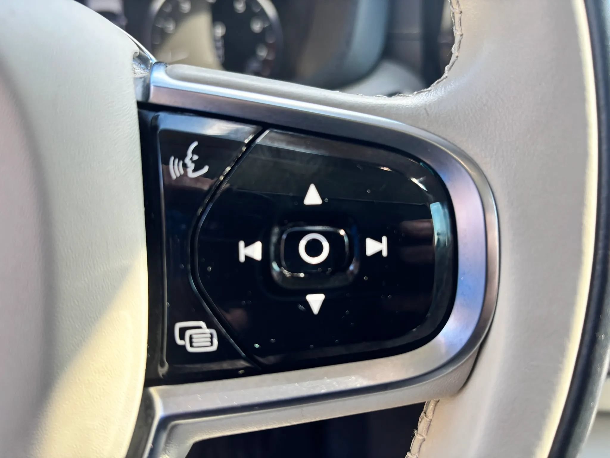 Used 2021 Volvo XC60 T5 Inscription w/ Advanced Package FWD image 11