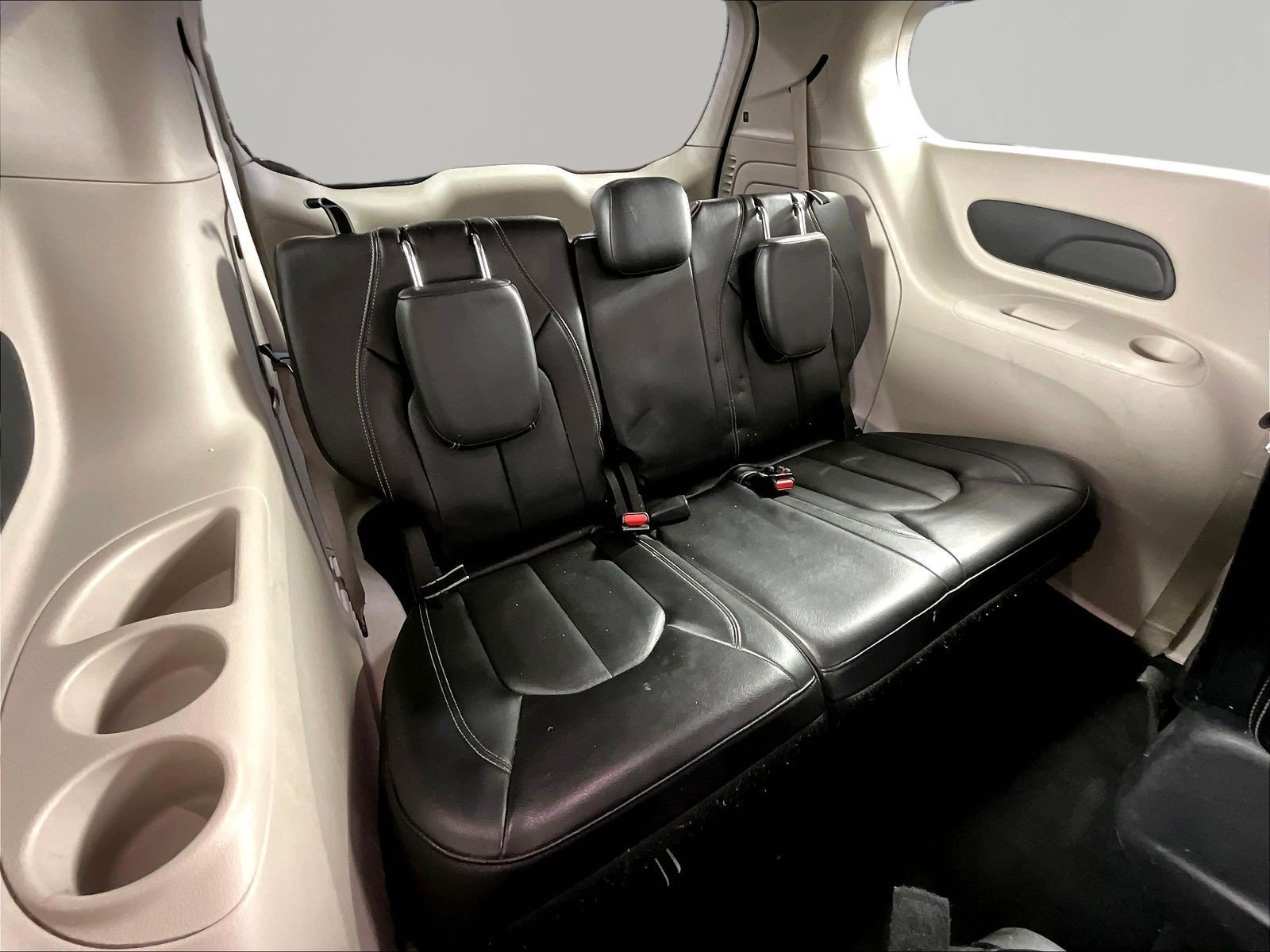 Used 2022 Chrysler Pacifica Touring-L FWD image 23