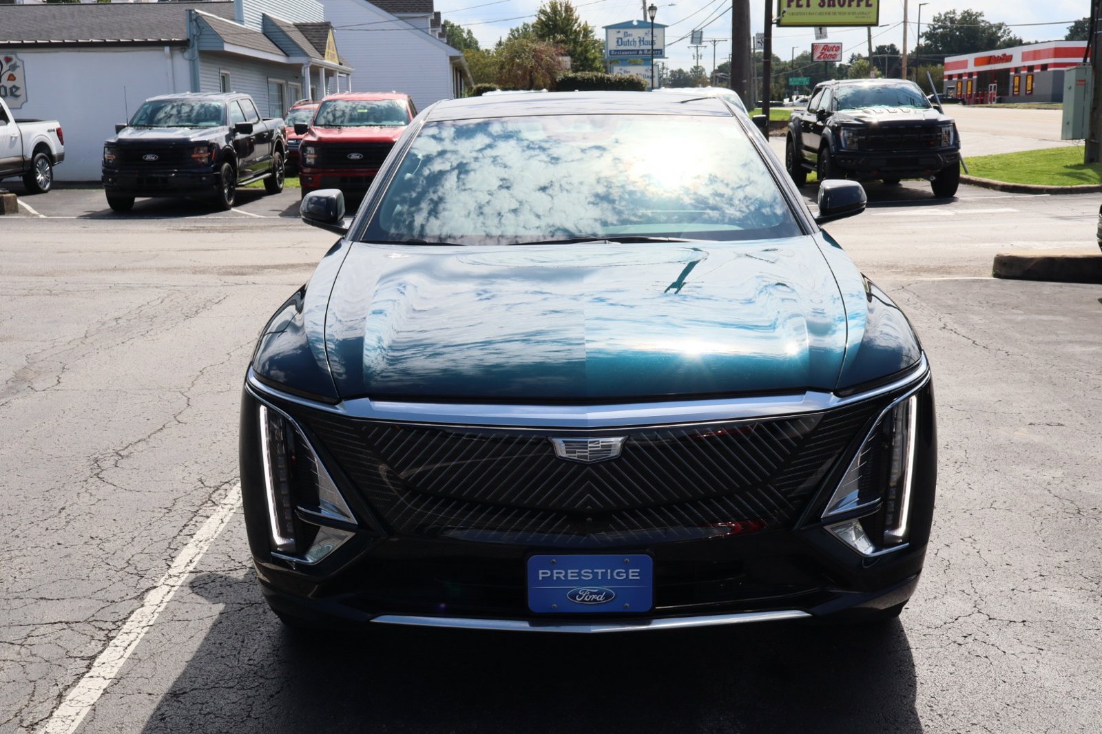 Used 2024 Cadillac Lyriq Luxury AWD/4WD image 11