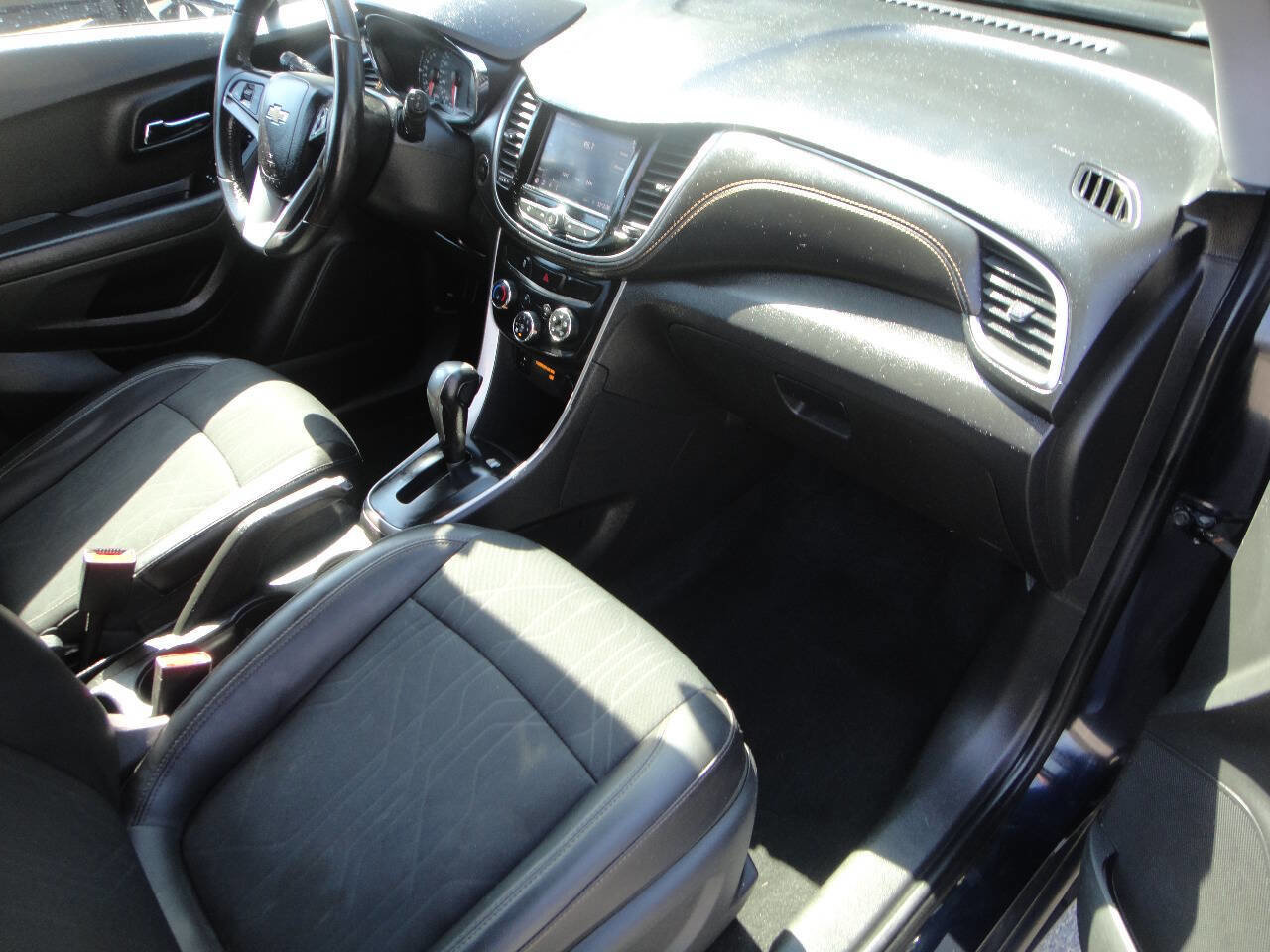 Used 2021 Chevrolet Trax LT w/ Driver Confidence Package image 15