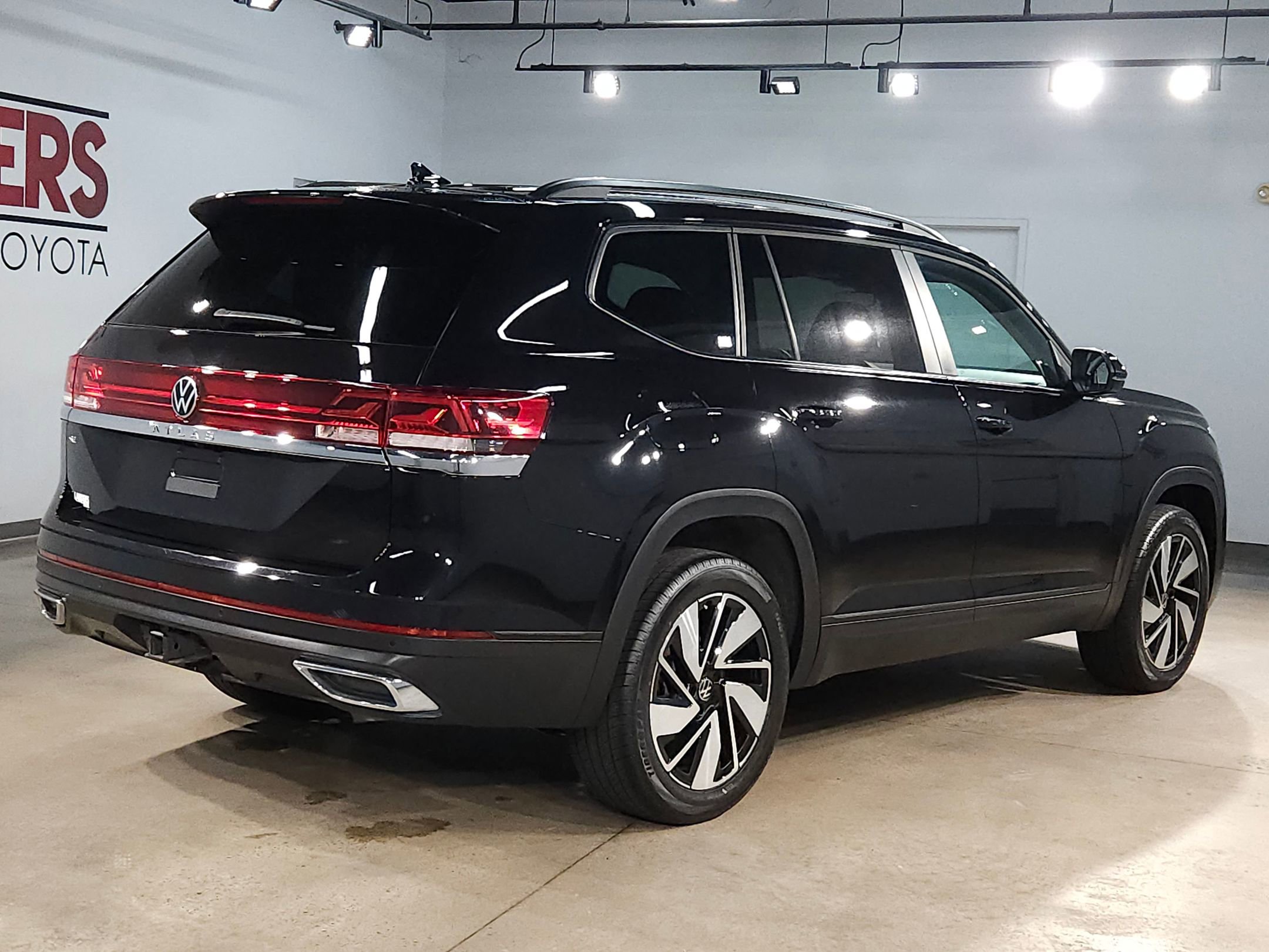 Used 2024 Volkswagen Atlas SE image 7