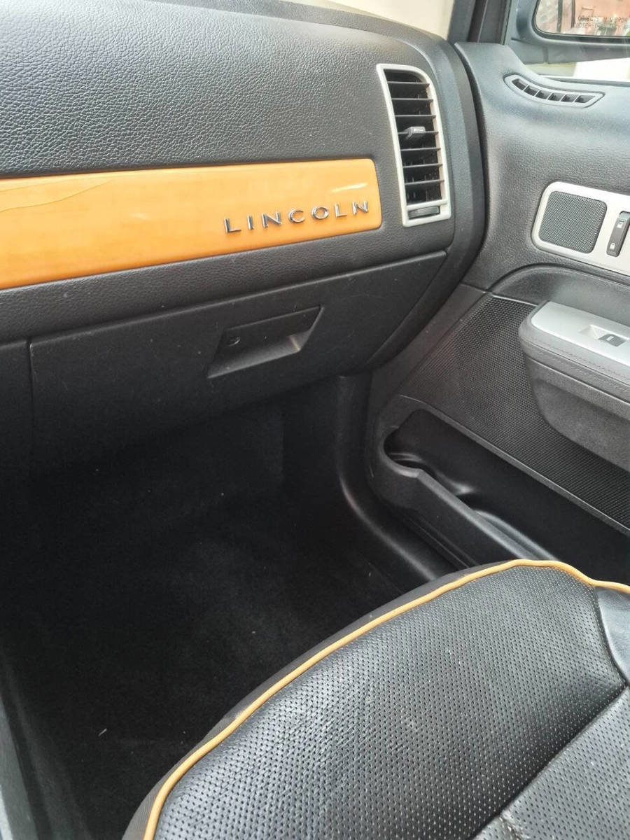 Used 2010 Lincoln MKX AWD image 20