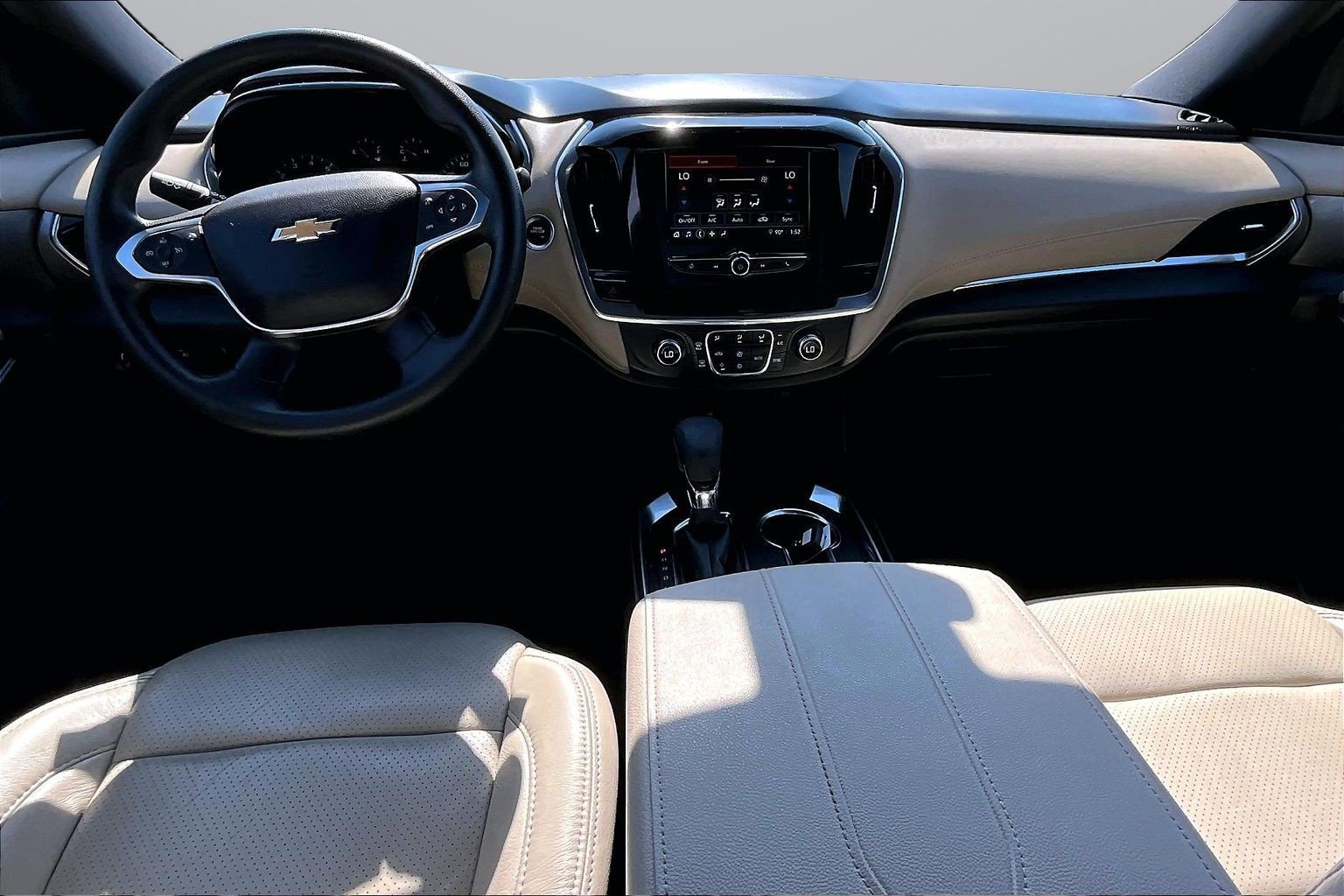 Used 2022 Chevrolet Traverse LS FWD image 13