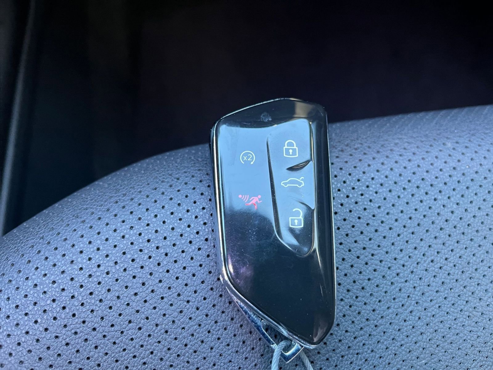 Used 2025 Volkswagen Atlas Cross Sport SE image 23