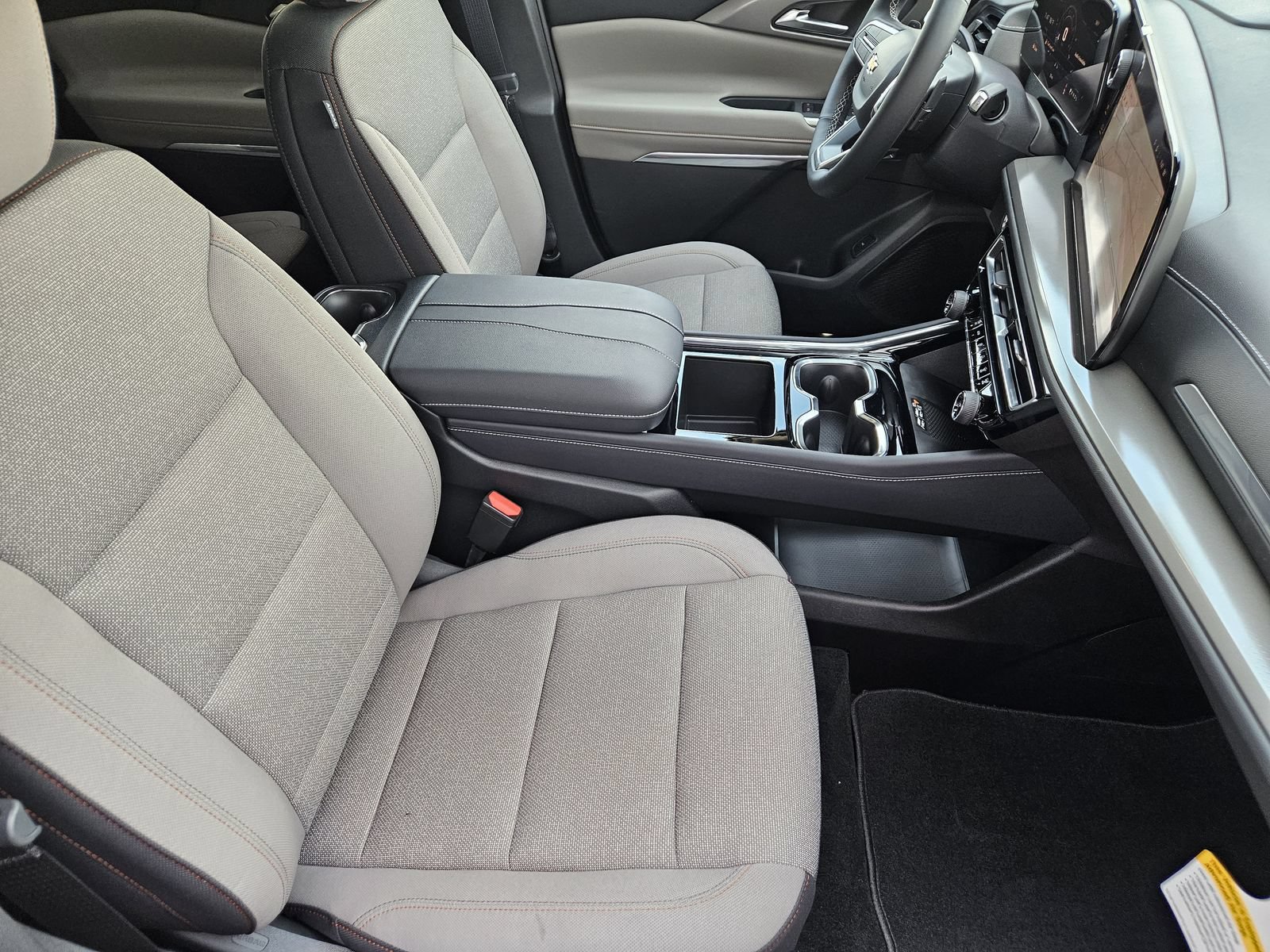 New 2027 Chevrolet Traverse LT FWD image 15