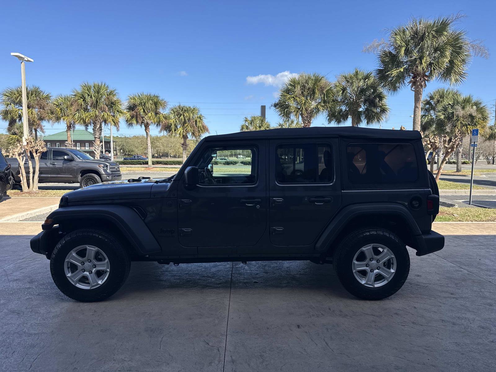 Used 2022 Jeep Wrangler Unlimited Sport S image 6