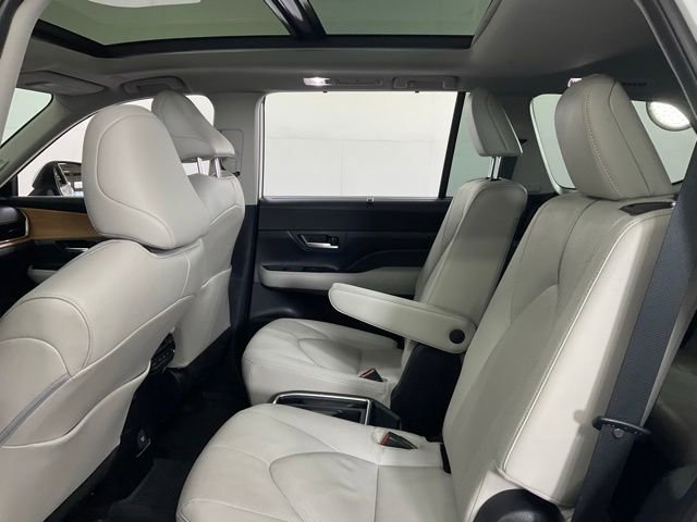 Used 2024 Toyota Grand Highlander AWD image 34