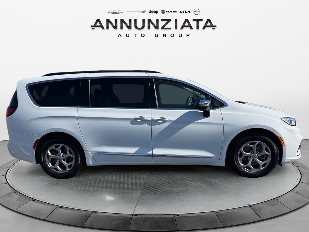 Certified 2023 Chrysler Pacifica Limited image 6