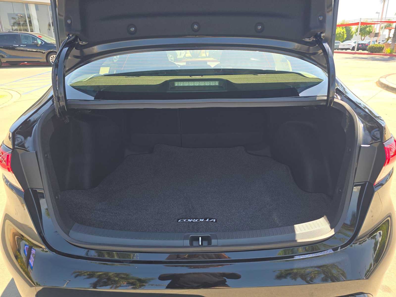 Used 2026 Toyota Corolla SE w/ Carpet Mat Package (TMS) FWD image 14