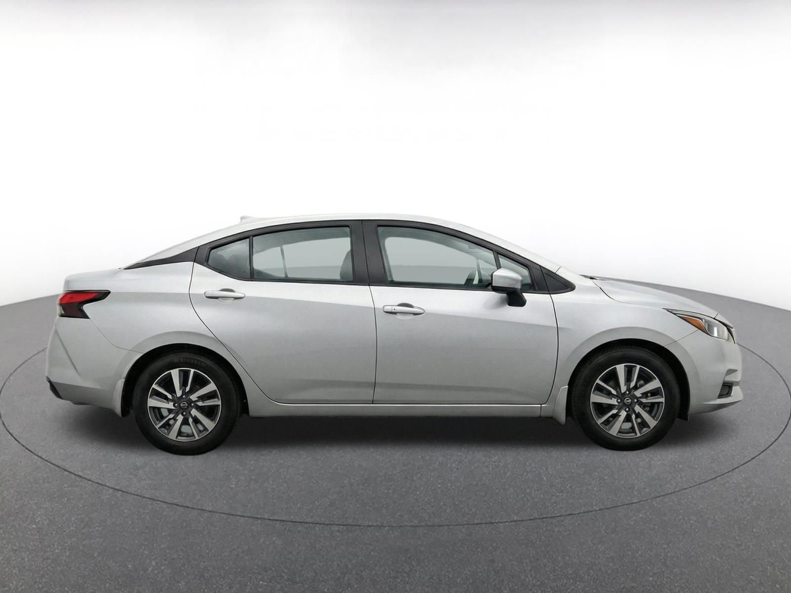 Used 2025 Nissan Versa SV FWD image 10