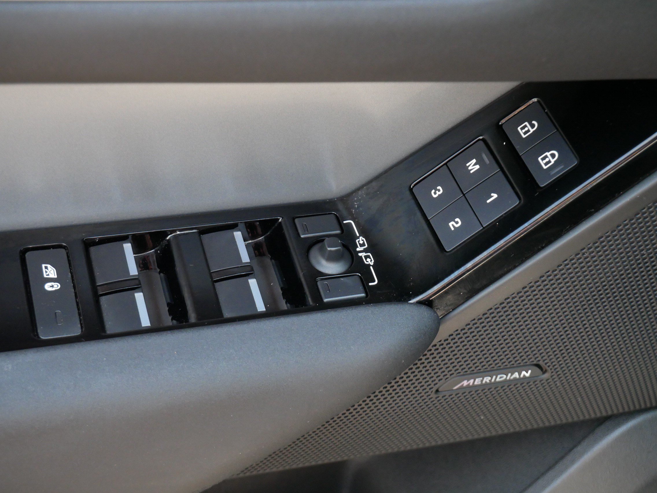 Used 2024 Land Rover Range Rover Velar S AWD/4WD image 19