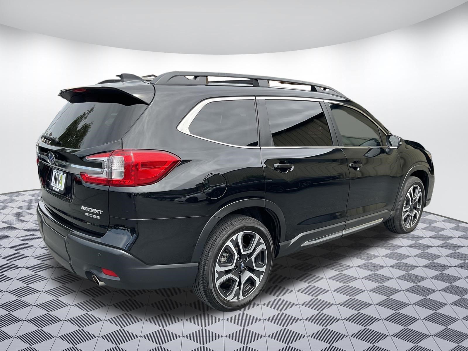 Used 2023 Subaru Ascent Limited AWD/4WD image 3