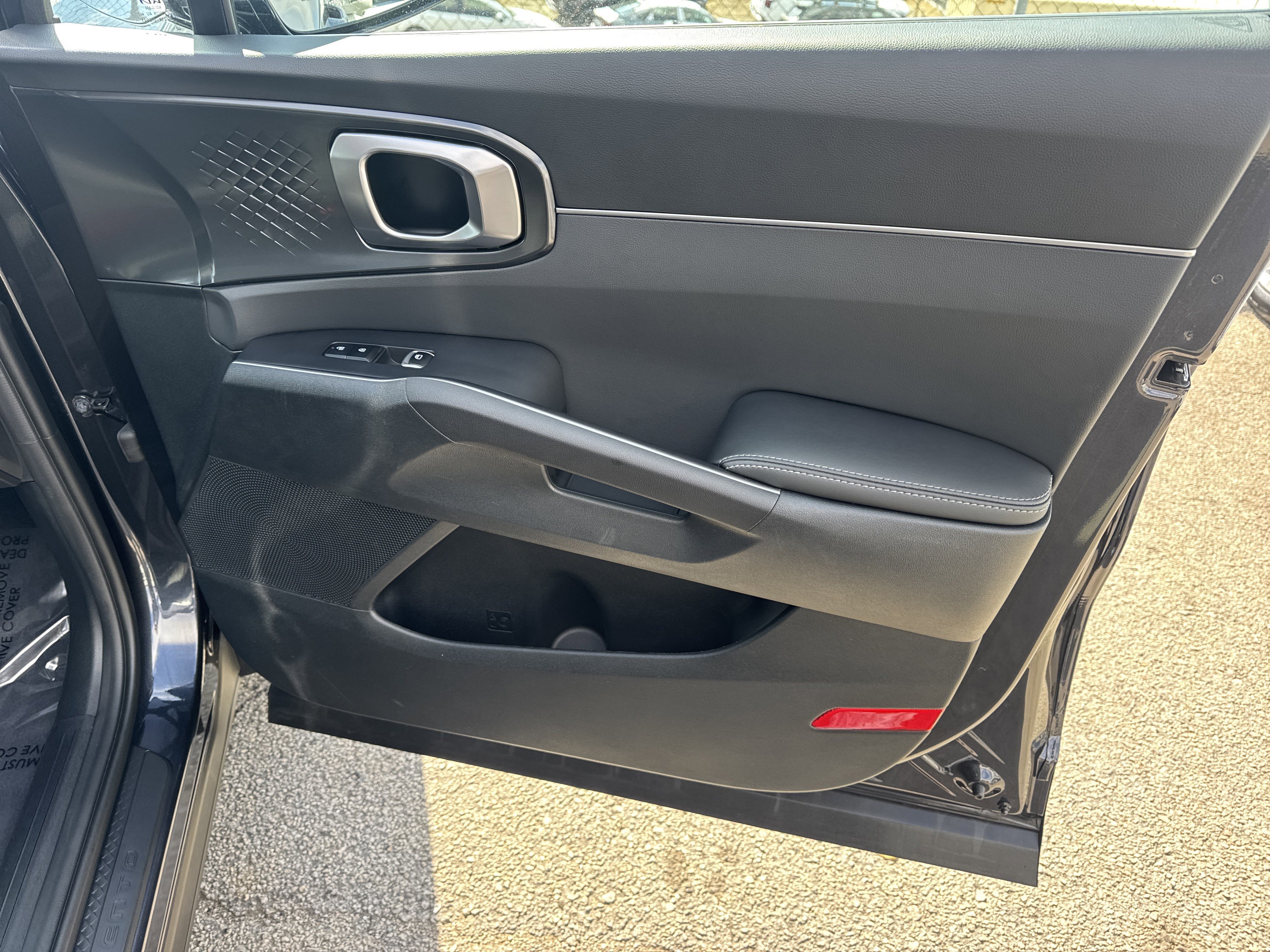 Certified 2025 Kia Sorento LX image 13