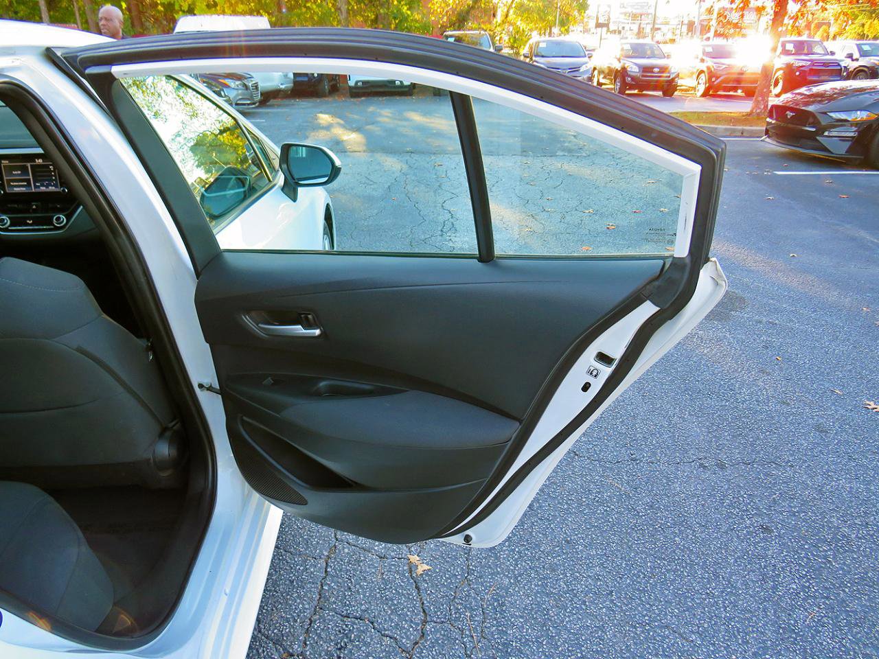 Used 2020 Toyota Corolla LE FWD image 28