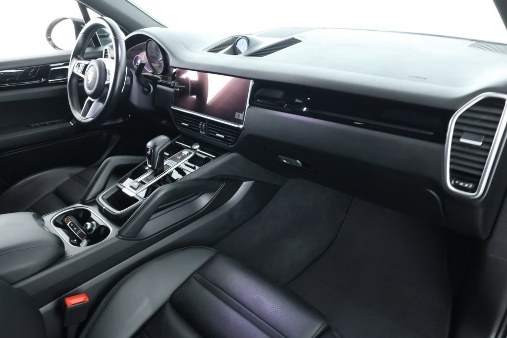 Used 2022 Porsche Cayenne image 25