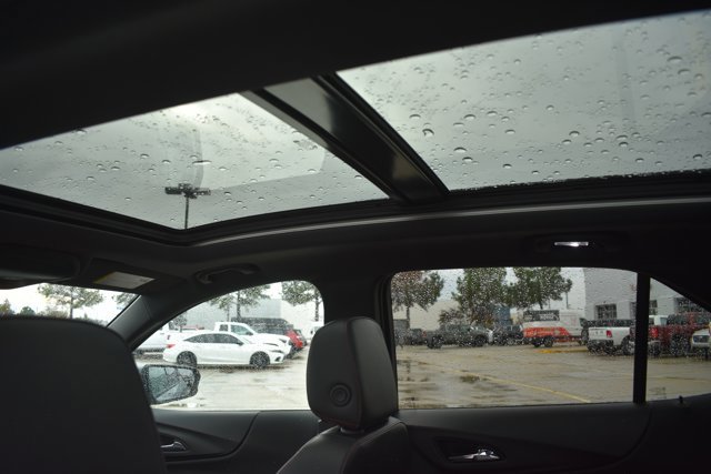 Used 2023 Chevrolet Equinox RS image 18