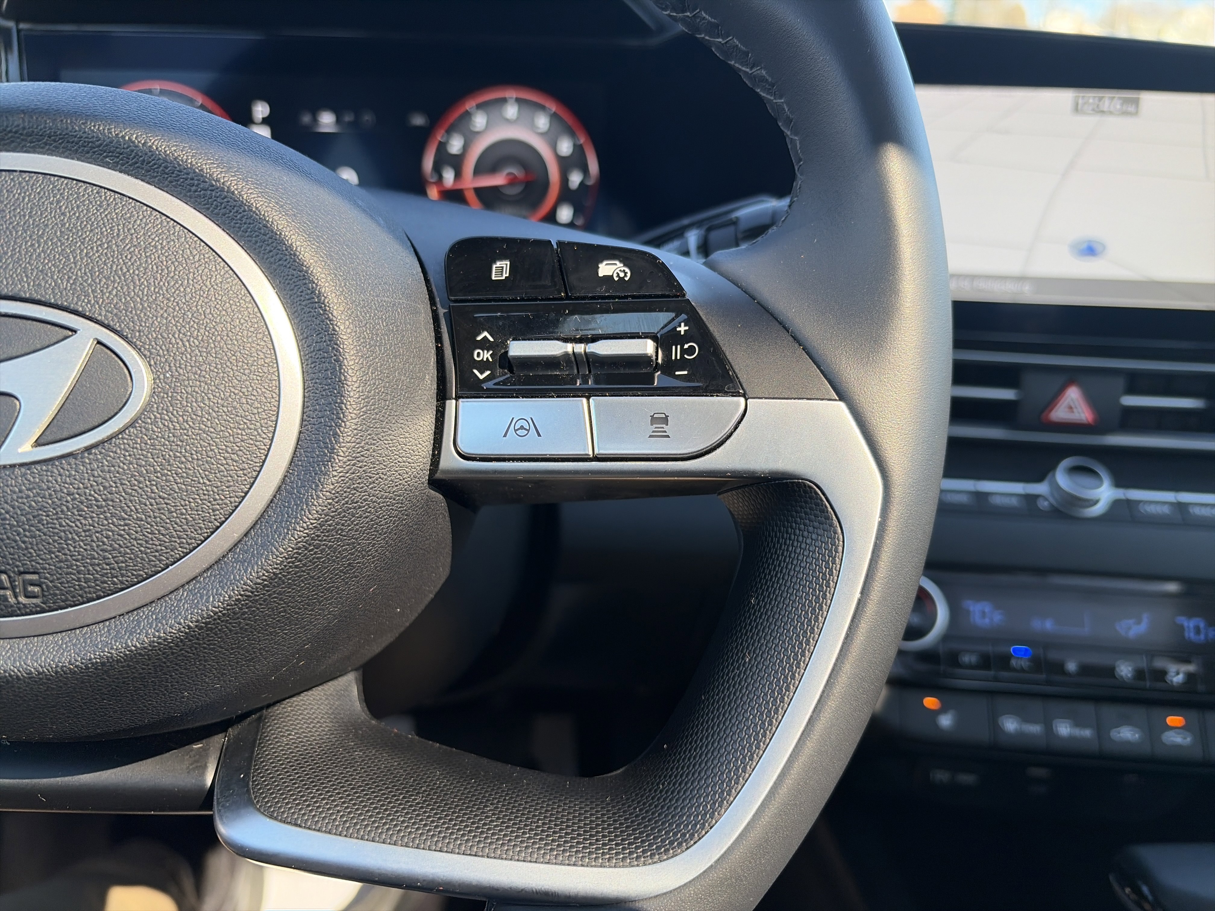 Used 2025 Hyundai Elantra SEL image 19