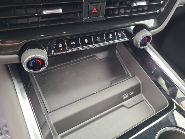 Used 2025 Chevrolet Suburban LS RWD image 31