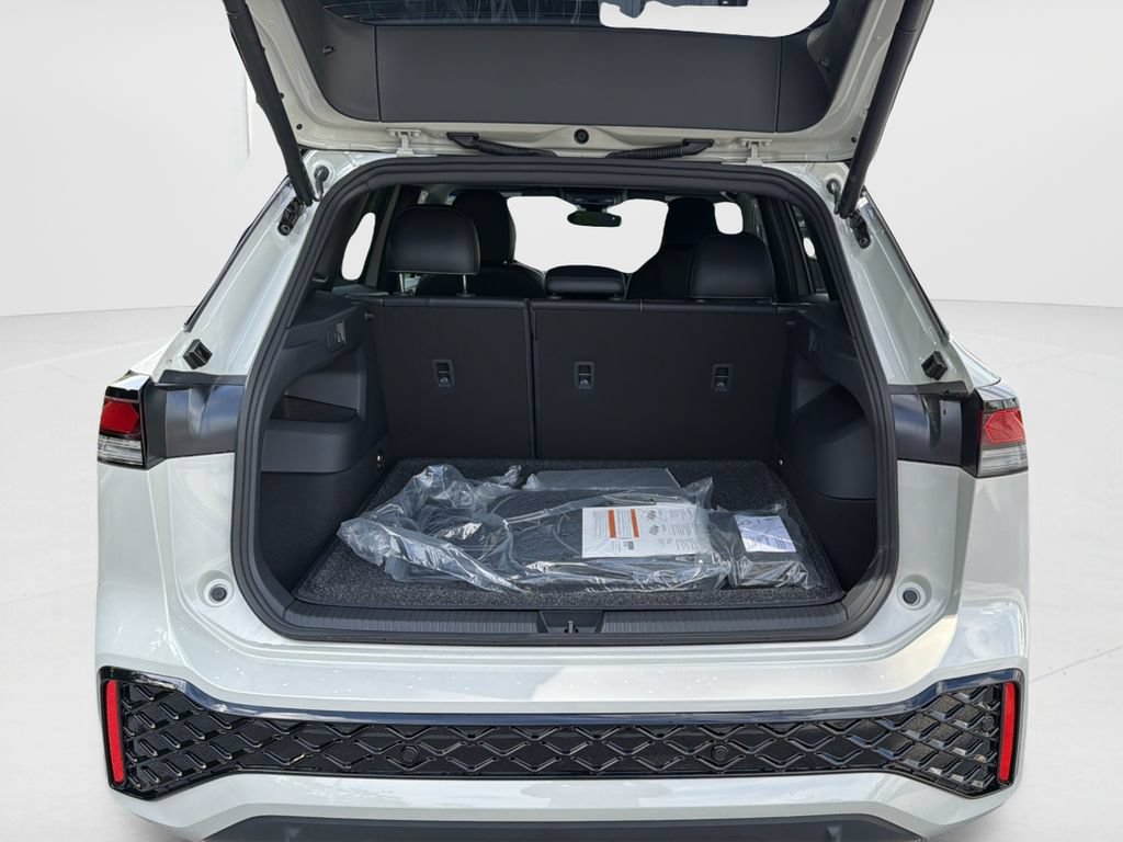 New 2026 Volkswagen Tiguan SE R-Line FWD image 10