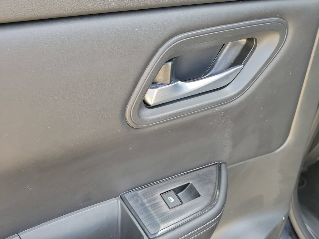 Used 2025 Nissan Rogue SV FWD image 16