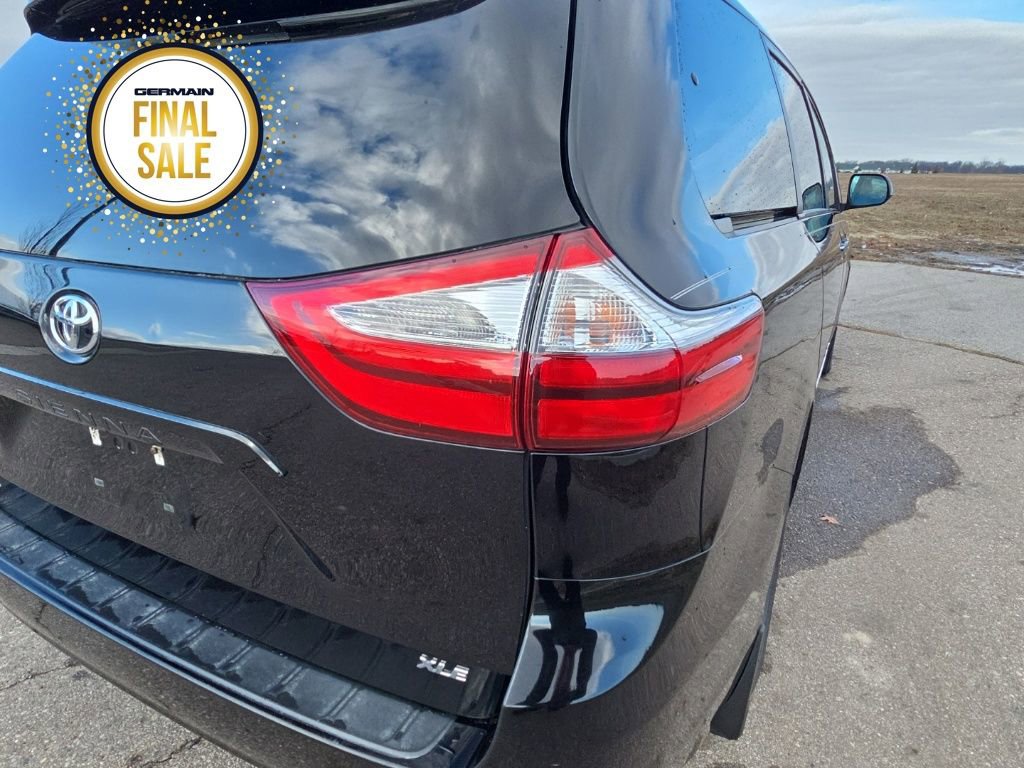 Used 2017 Toyota Sienna XLE image 12