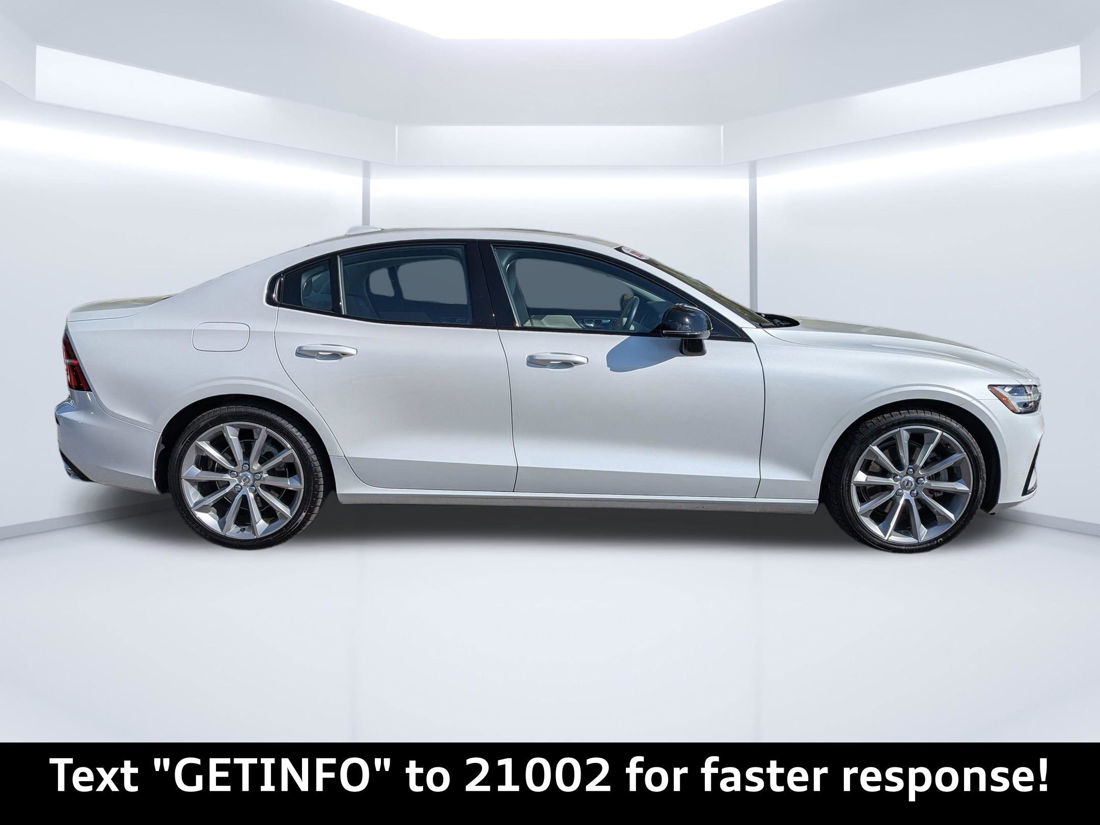 Used 2021 Volvo S60 T5 Momentum image 2