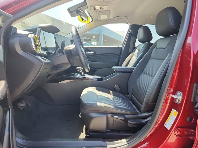 Used 2025 Chevrolet Trax LT w/ LT Convenience Package FWD image 8