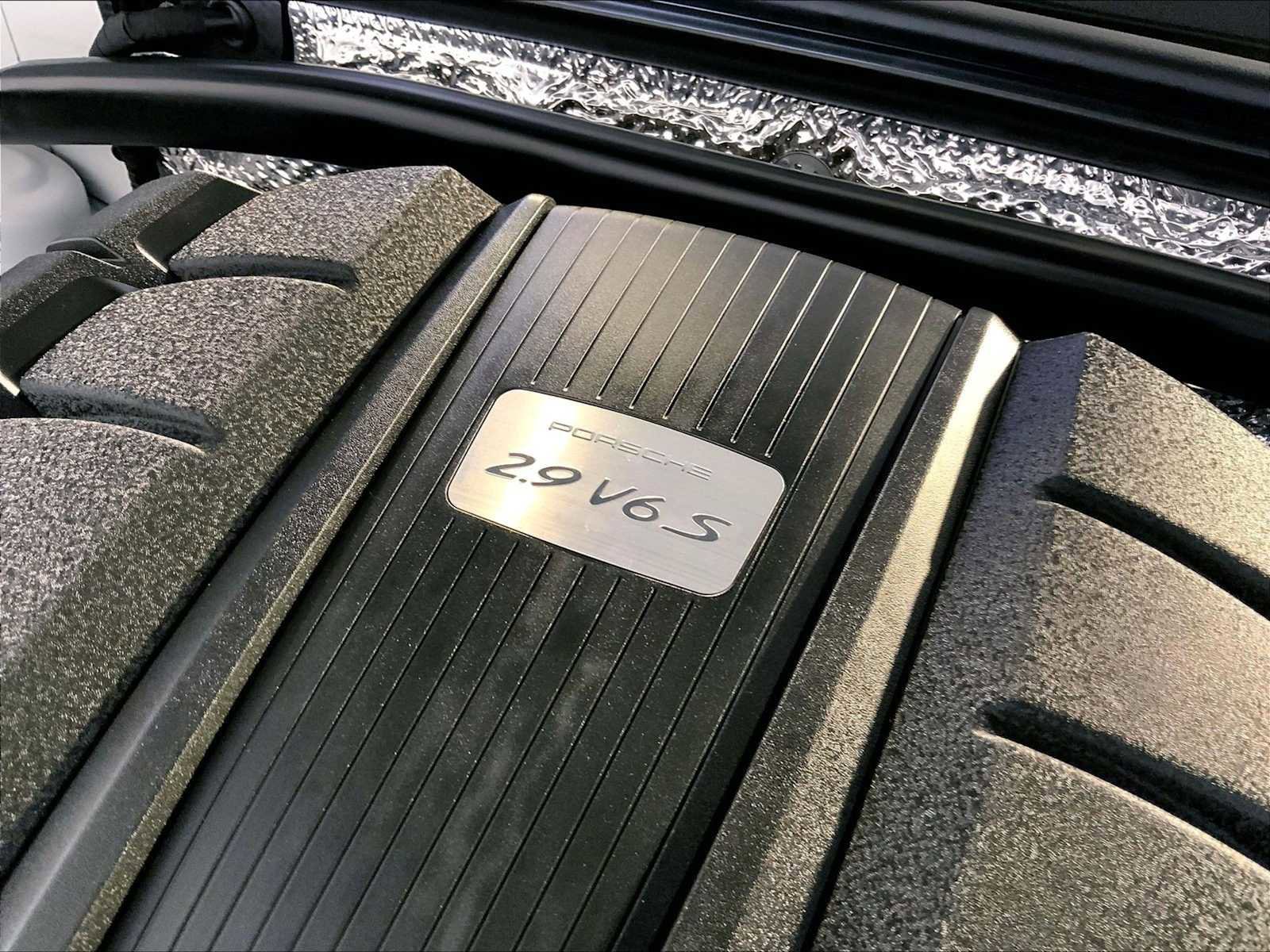 Certified 2023 Porsche Macan S w/ Premium Package Plus image 33