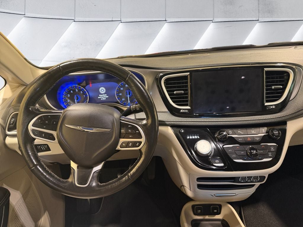 Used 2021 Chrysler Pacifica Touring-L AWD/4WD image 11