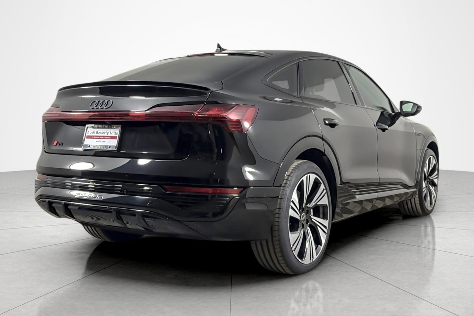 Used 2024 Audi Q8 e-tron Prestige AWD/4WD image 5