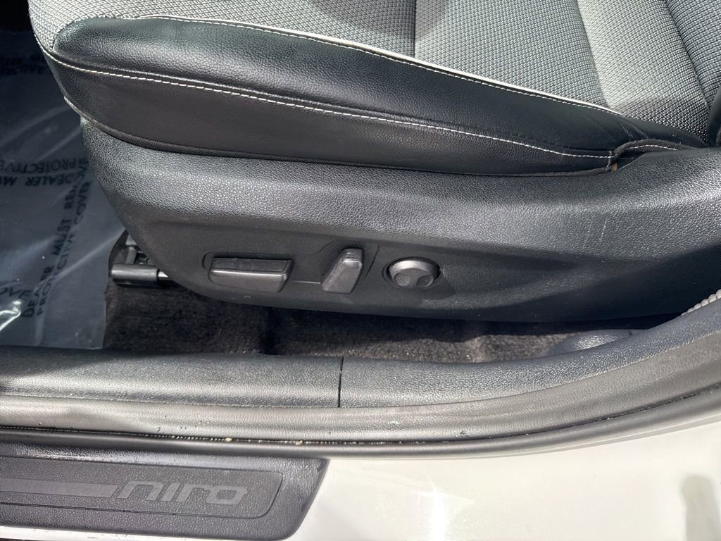 Used 2022 Kia Niro EX image 15