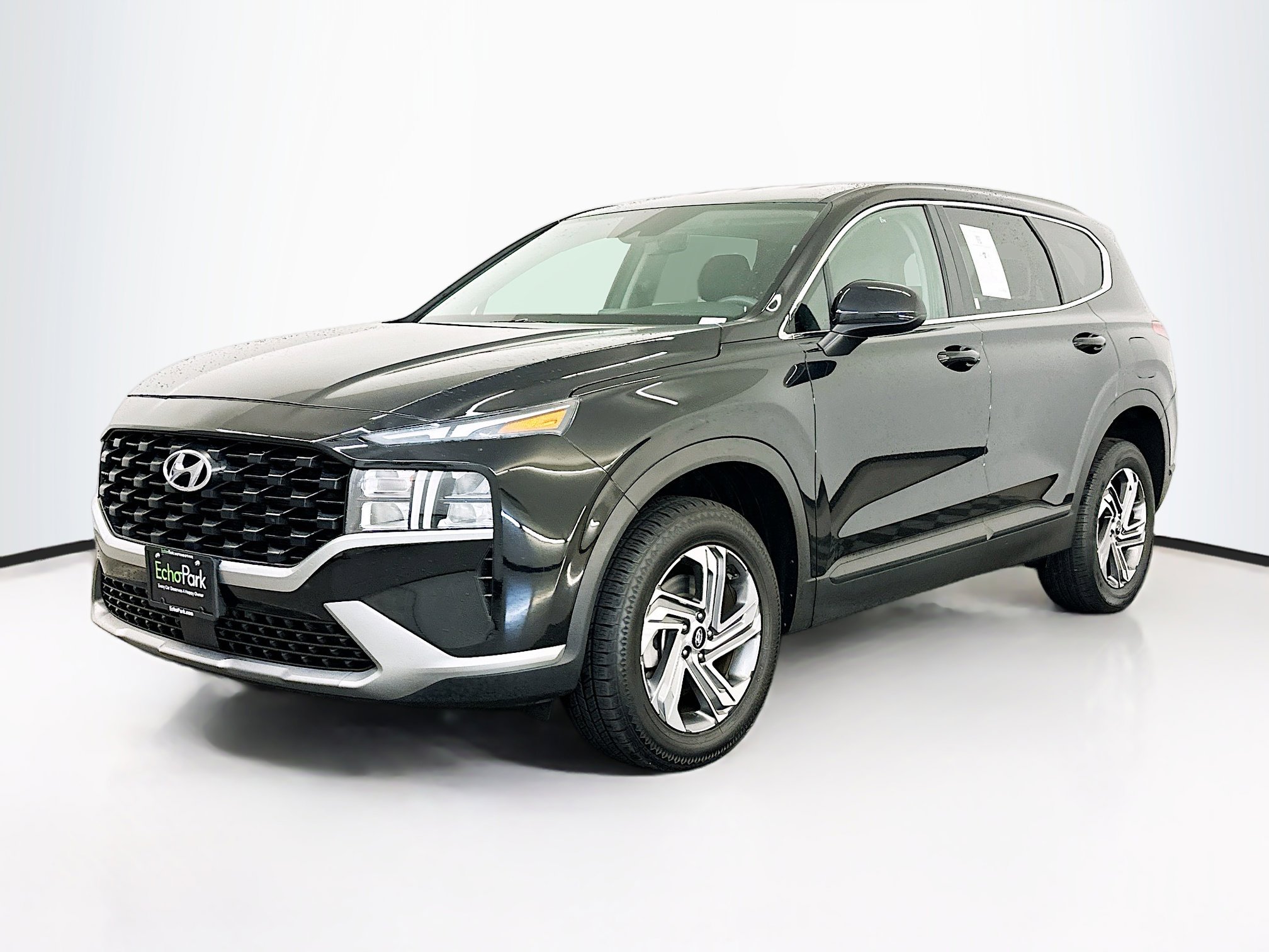 Used 2023 Hyundai Santa Fe SE image 3