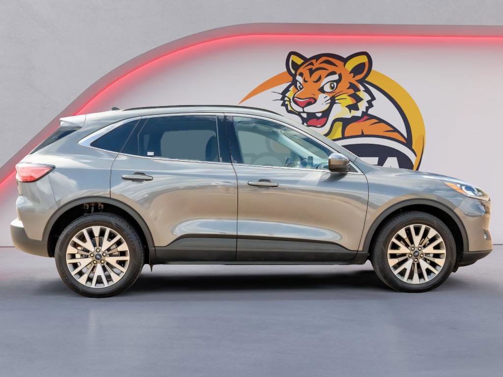 Used 2022 Ford Escape Titanium w/ Class II Trailer Tow Package image 4