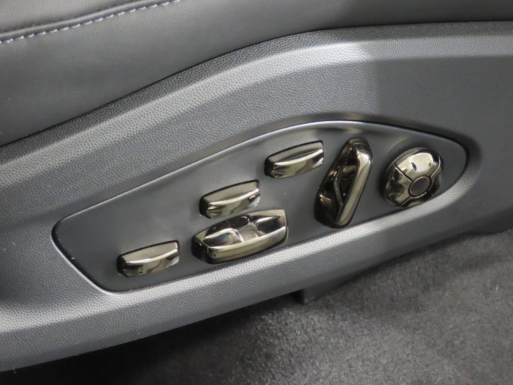 New 2026 Porsche Cayenne Turbo AWD/4WD image 44