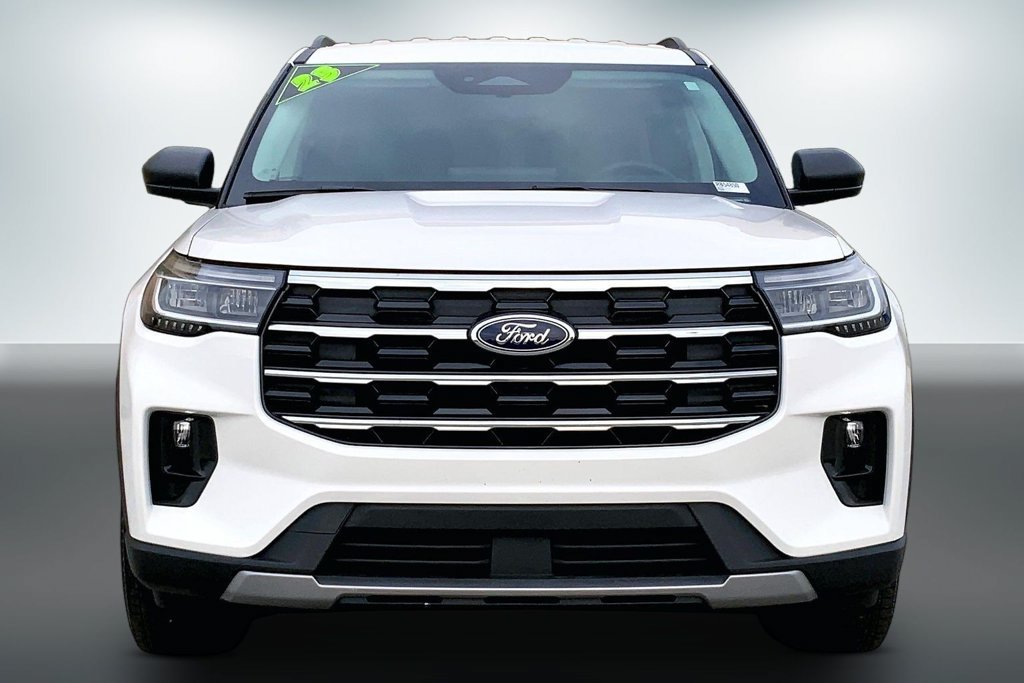 Used 2025 Ford Explorer Active w/ Active Comfort Package AWD/4WD image 3