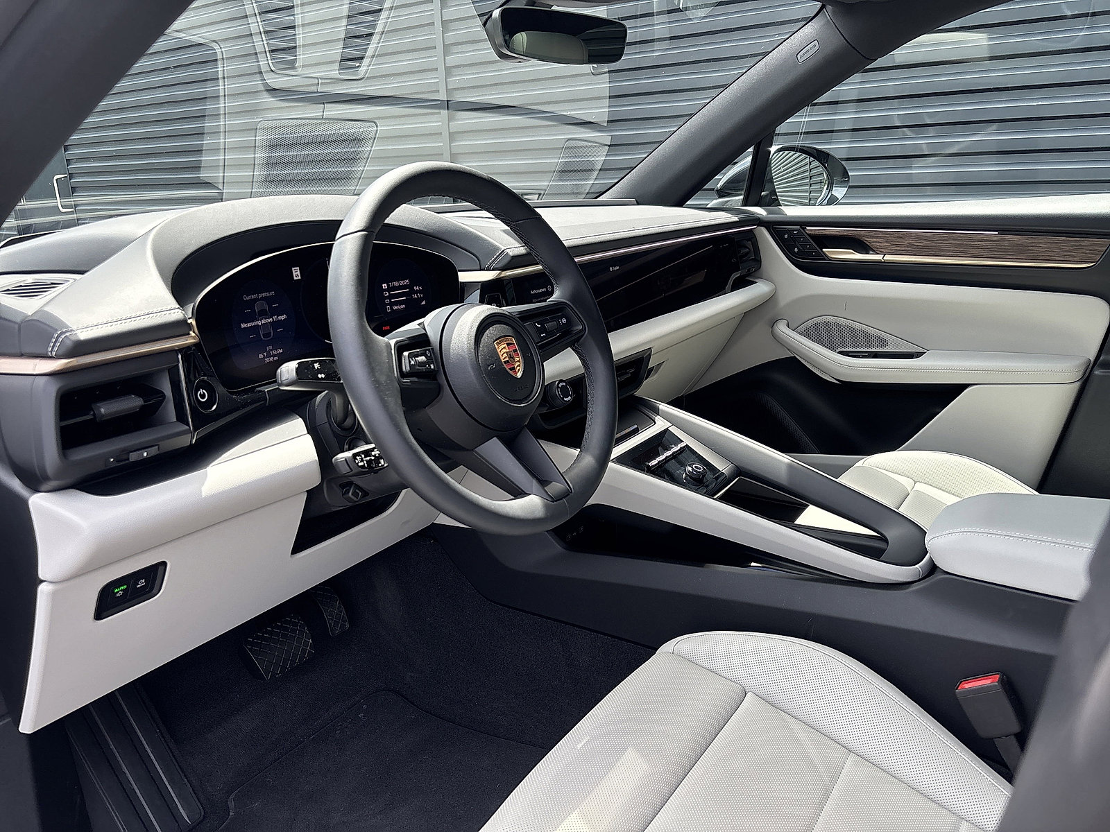 Used 2024 Porsche Macan 4 Electric image 7