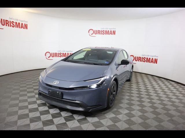 Used 2025 Toyota Prius LE image 2