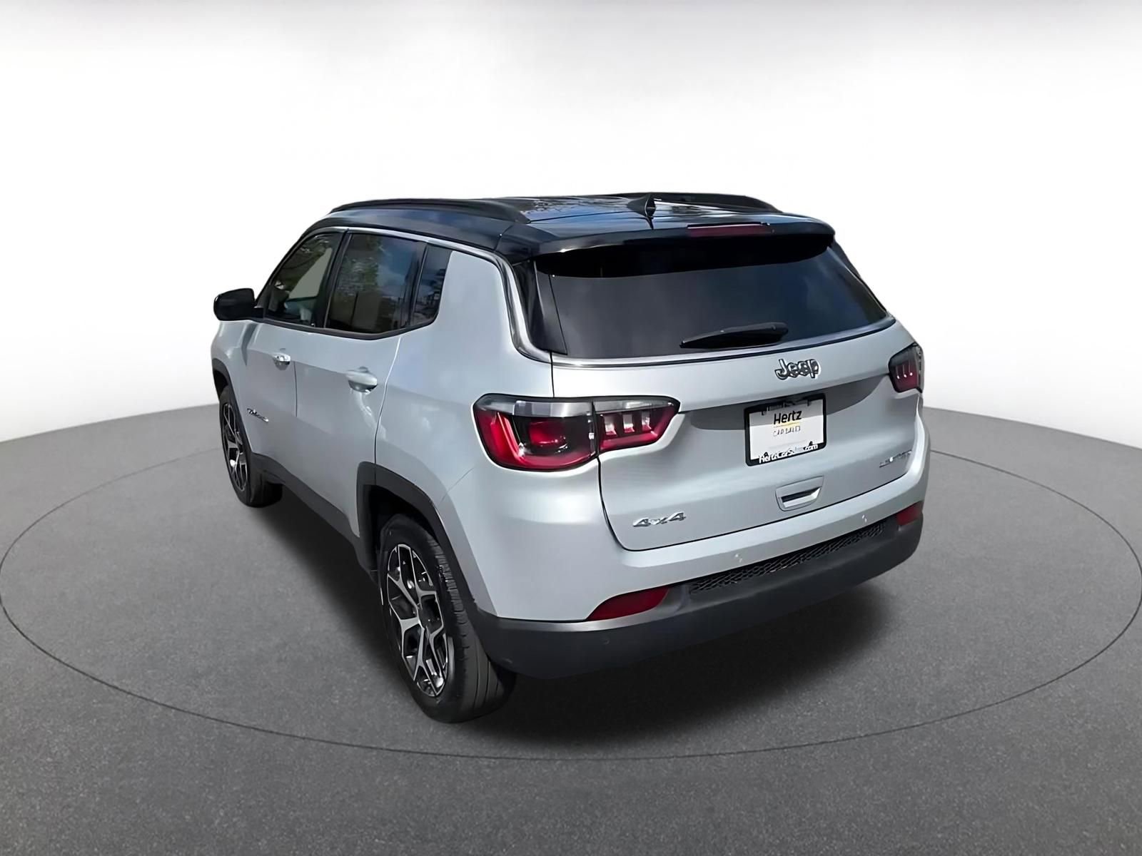 Used 2025 Jeep Compass Limited image 11